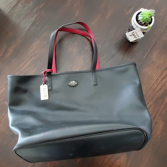 Coach Handbags - Authentic USED coach shoulder purse